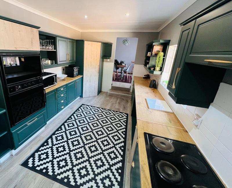 4 Bedroom Property for Sale in Hennopspark Gauteng