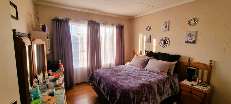 2 Bedroom Property for Sale in Rooihuiskraal North Gauteng