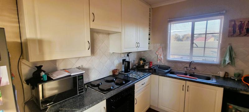 2 Bedroom Property for Sale in Rooihuiskraal North Gauteng