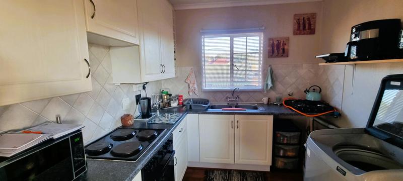 2 Bedroom Property for Sale in Rooihuiskraal North Gauteng