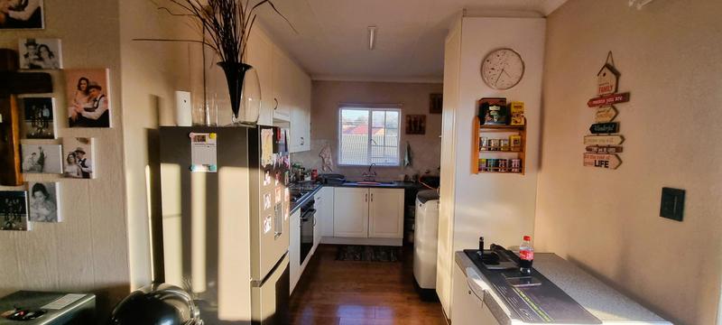 2 Bedroom Property for Sale in Rooihuiskraal North Gauteng