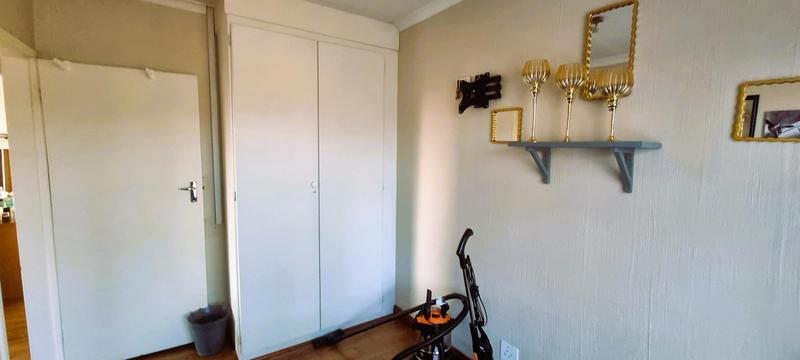 2 Bedroom Property for Sale in Rooihuiskraal North Gauteng
