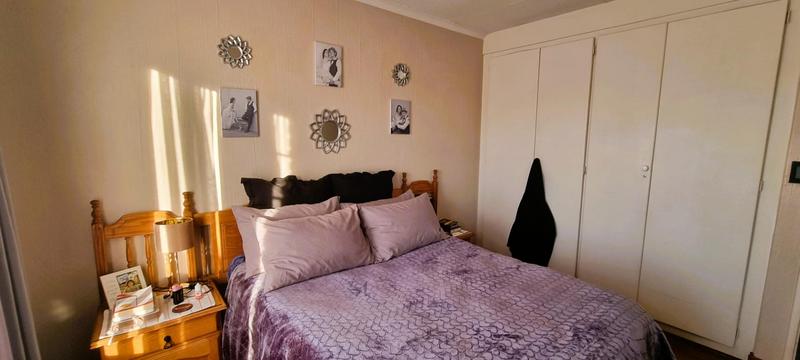 2 Bedroom Property for Sale in Rooihuiskraal North Gauteng