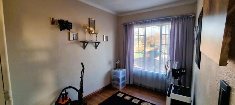 2 Bedroom Property for Sale in Rooihuiskraal North Gauteng