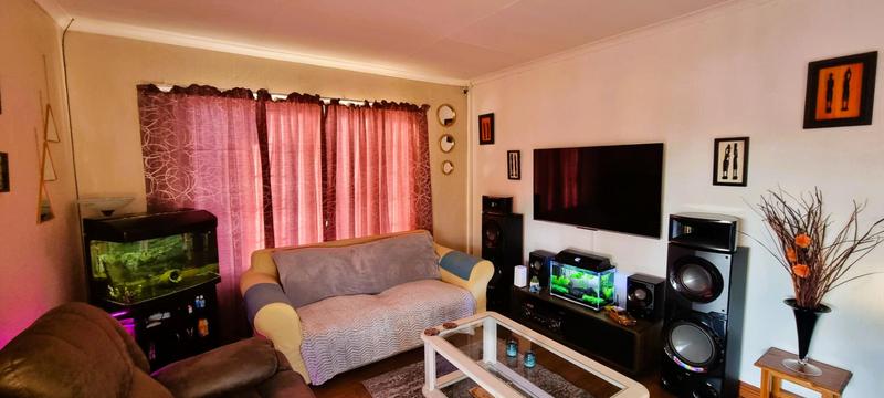 2 Bedroom Property for Sale in Rooihuiskraal North Gauteng