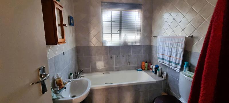 2 Bedroom Property for Sale in Rooihuiskraal North Gauteng