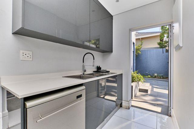 To Let 4 Bedroom Property for Rent in Sunninghill Gauteng