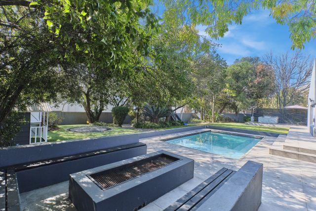 To Let 4 Bedroom Property for Rent in Sunninghill Gauteng
