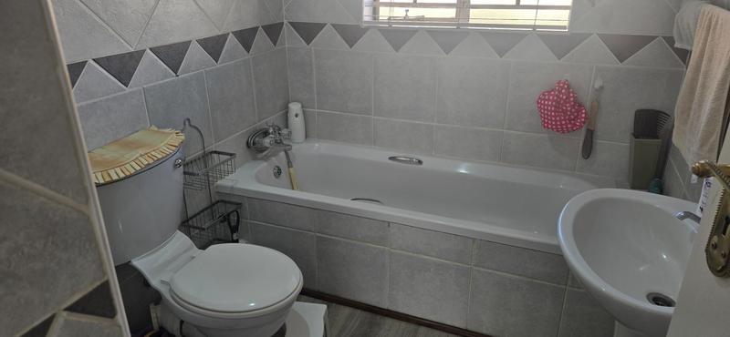 2 Bedroom Property for Sale in Magalieskruin Gauteng