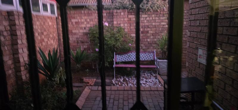 2 Bedroom Property for Sale in Magalieskruin Gauteng