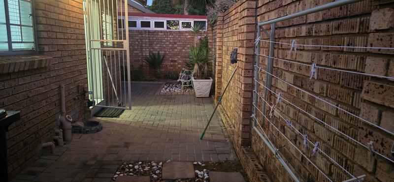2 Bedroom Property for Sale in Magalieskruin Gauteng