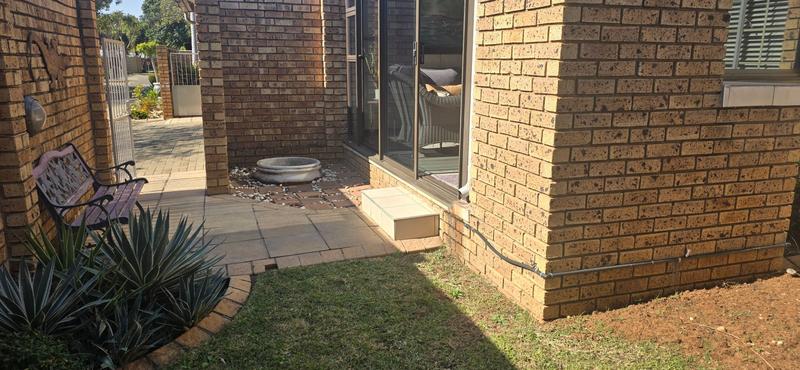 2 Bedroom Property for Sale in Magalieskruin Gauteng