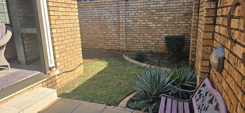 2 Bedroom Property for Sale in Magalieskruin Gauteng