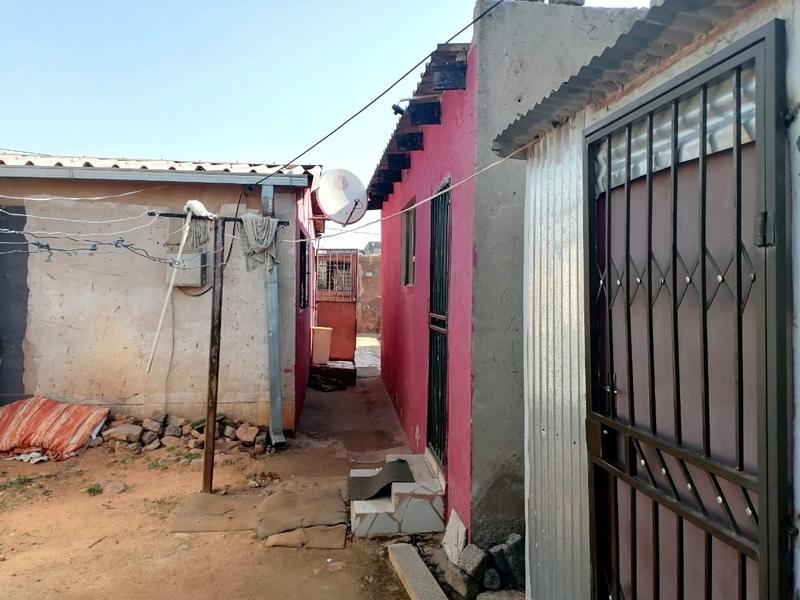 1 Bedroom Property for Sale in Bram Fischerville Gauteng