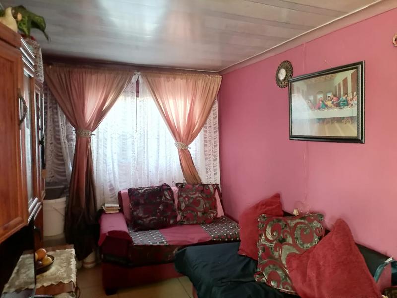 1 Bedroom Property for Sale in Bram Fischerville Gauteng