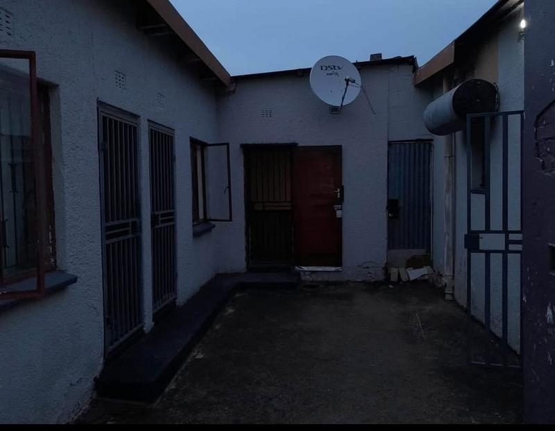 2 Bedroom Property for Sale in Molapo Gauteng