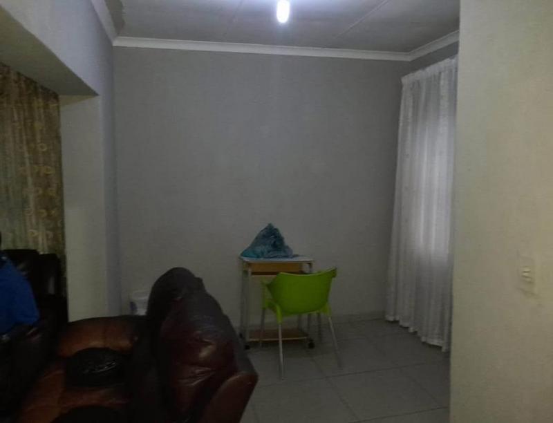 2 Bedroom Property for Sale in Molapo Gauteng