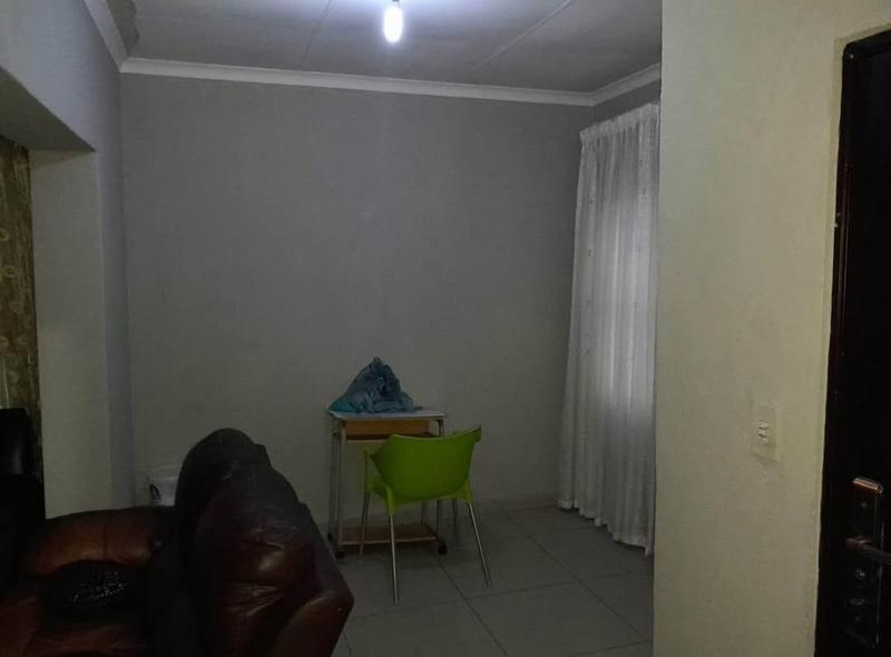 2 Bedroom Property for Sale in Molapo Gauteng
