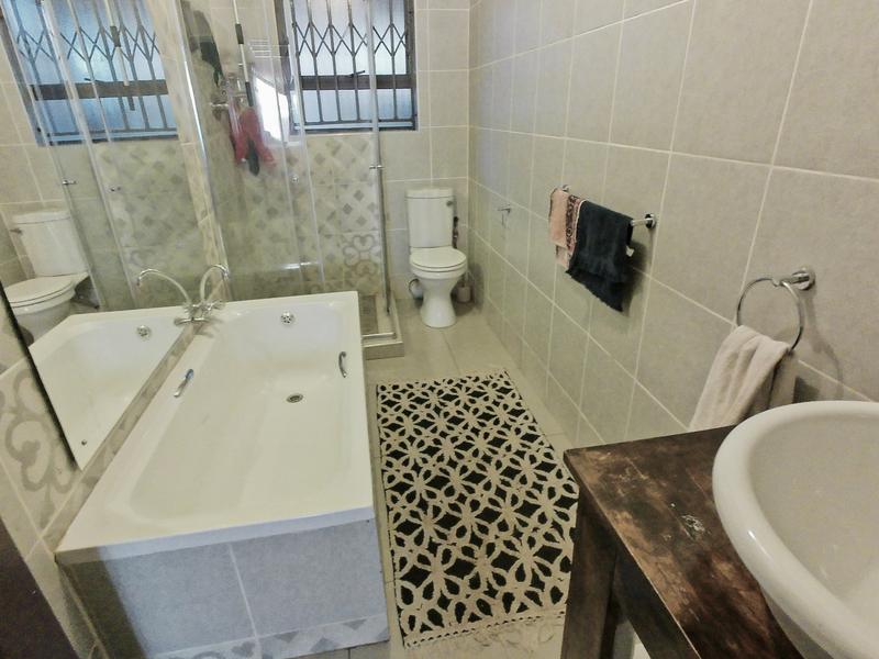 5 Bedroom Property for Sale in The Orchards Gauteng