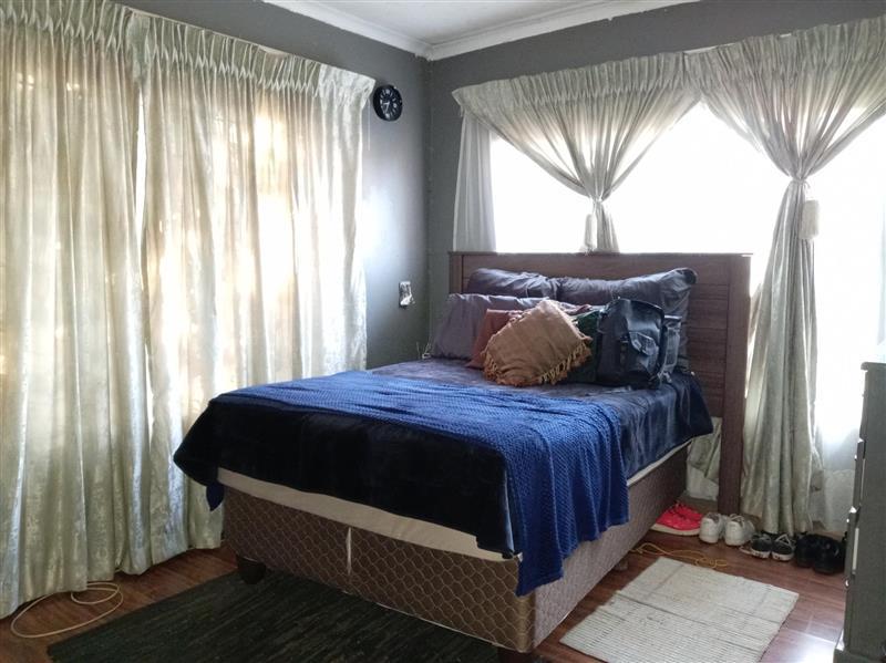 5 Bedroom Property for Sale in The Orchards Gauteng