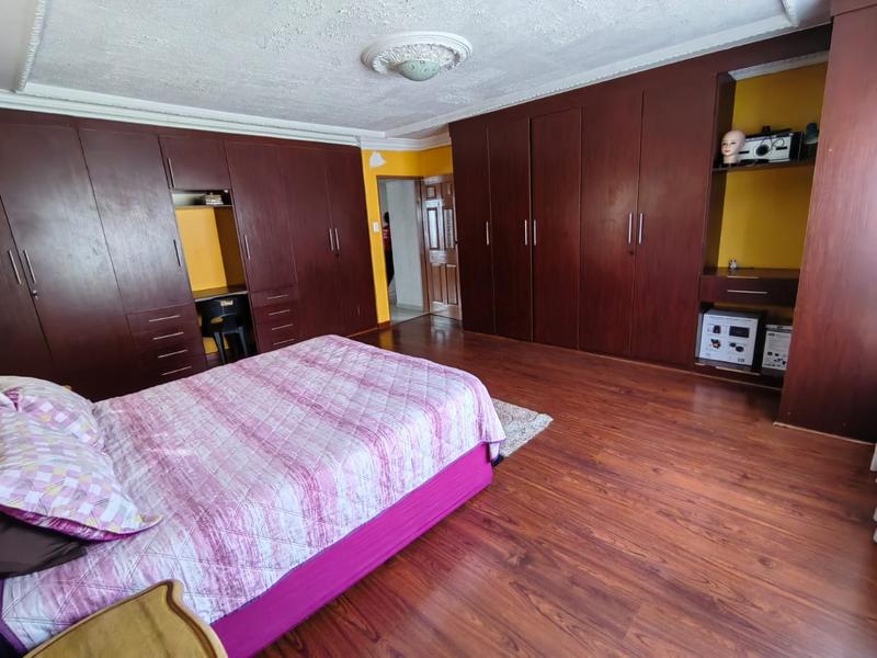 5 Bedroom Property for Sale in The Orchards Gauteng
