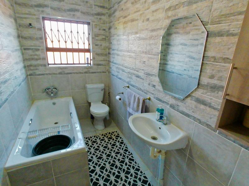 5 Bedroom Property for Sale in The Orchards Gauteng