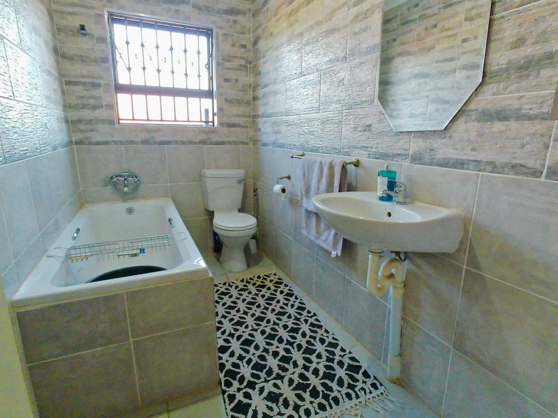 5 Bedroom Property for Sale in The Orchards Gauteng
