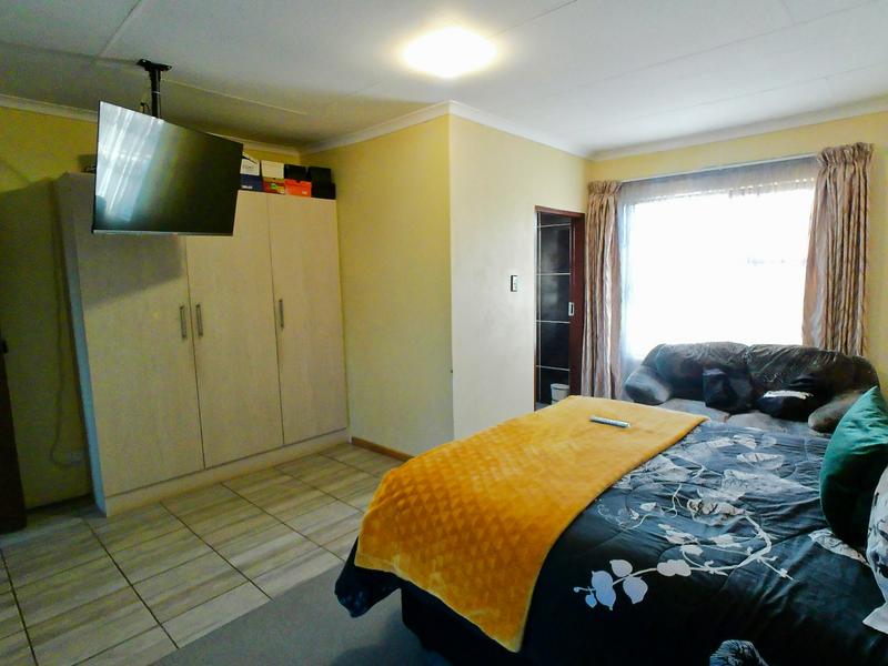 5 Bedroom Property for Sale in The Orchards Gauteng