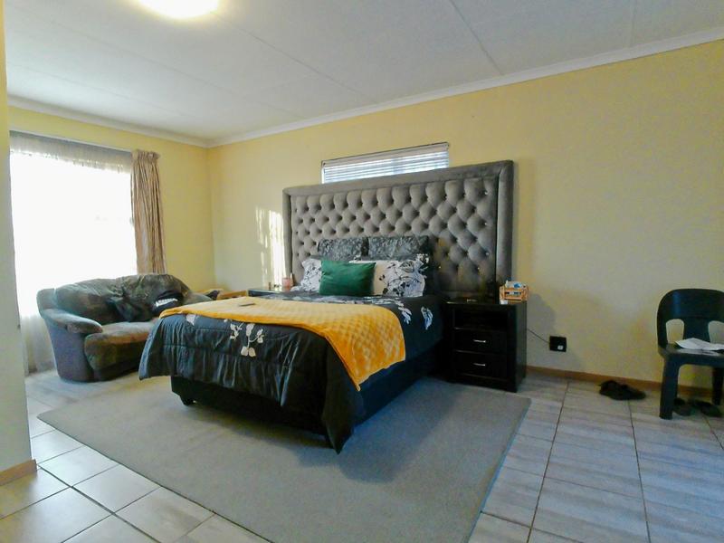 5 Bedroom Property for Sale in The Orchards Gauteng