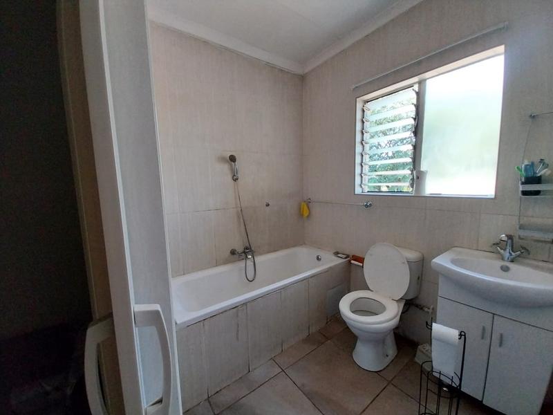 To Let 3 Bedroom Property for Rent in Farrarmere Gauteng