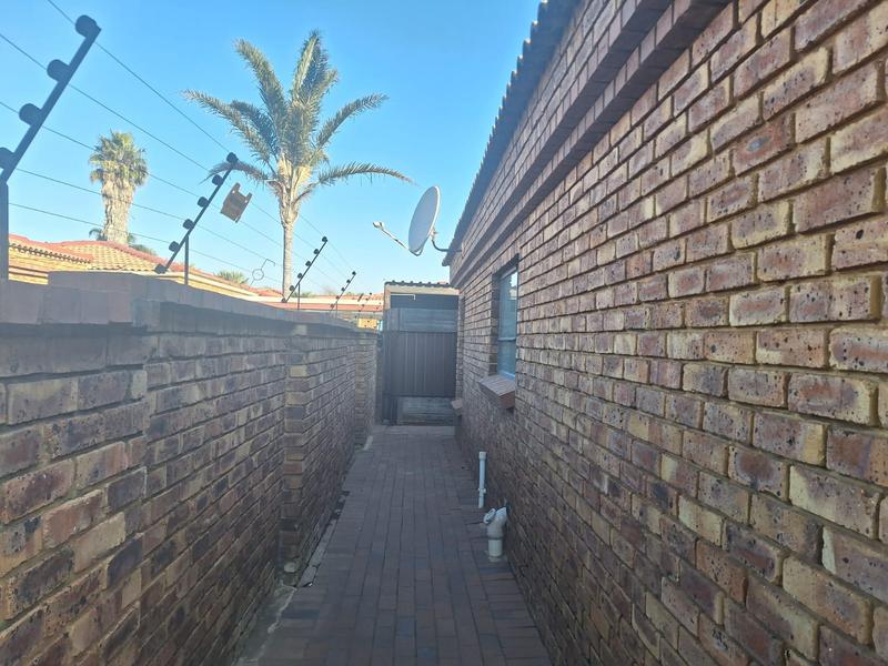 To Let 3 Bedroom Property for Rent in Edelweiss Gauteng