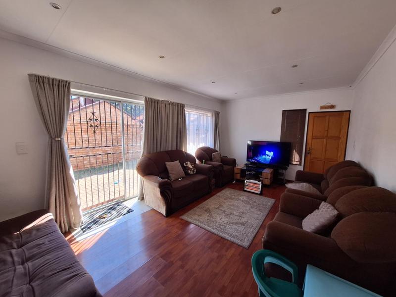 To Let 2 Bedroom Property for Rent in Halfway Gardens Gauteng