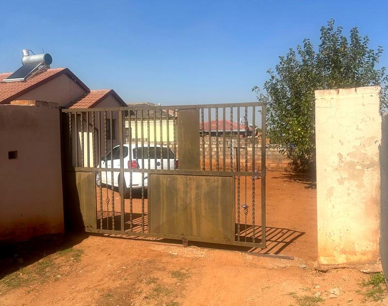 2 Bedroom Property for Sale in Lawley Gauteng