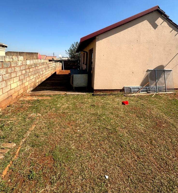 2 Bedroom Property for Sale in Lawley Gauteng