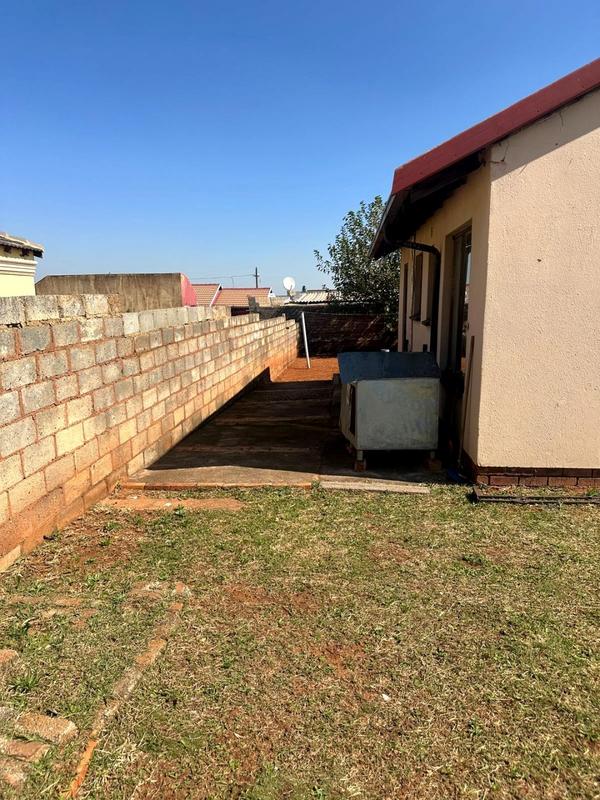 2 Bedroom Property for Sale in Lawley Gauteng