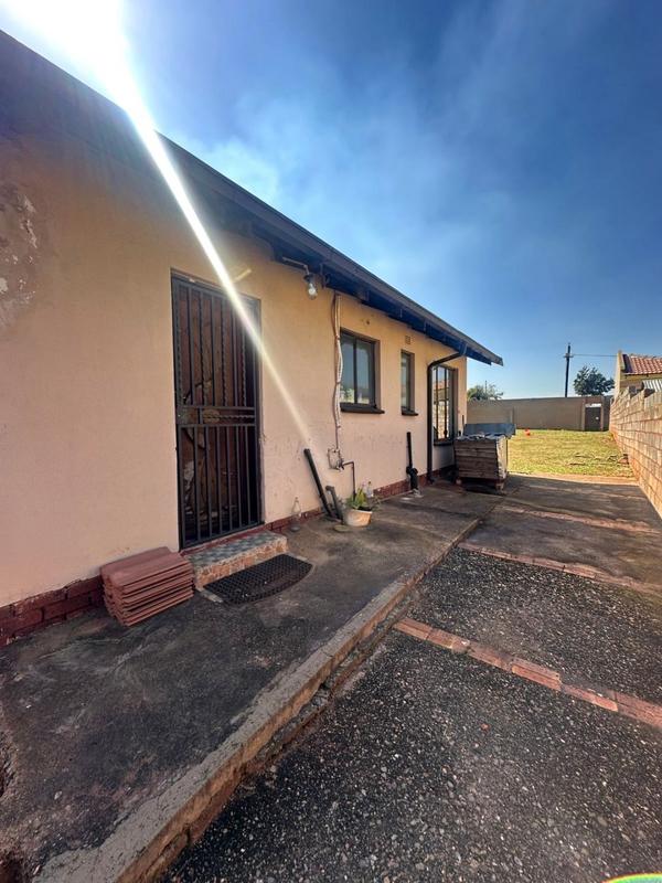 2 Bedroom Property for Sale in Lawley Gauteng