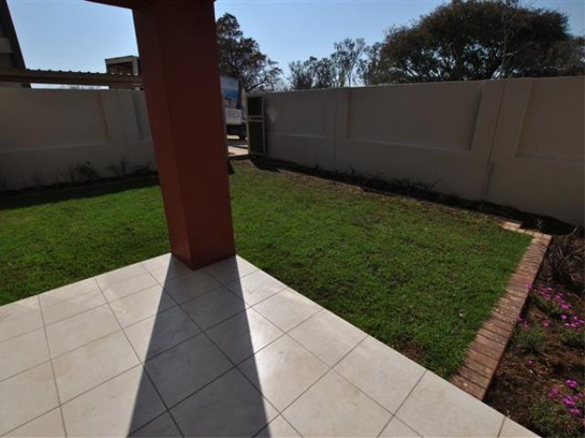 To Let 1 Bedroom Property for Rent in Lonehill Gauteng