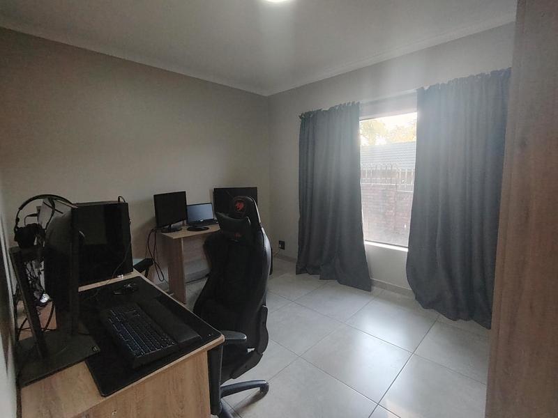 To Let 3 Bedroom Property for Rent in The Reeds Gauteng