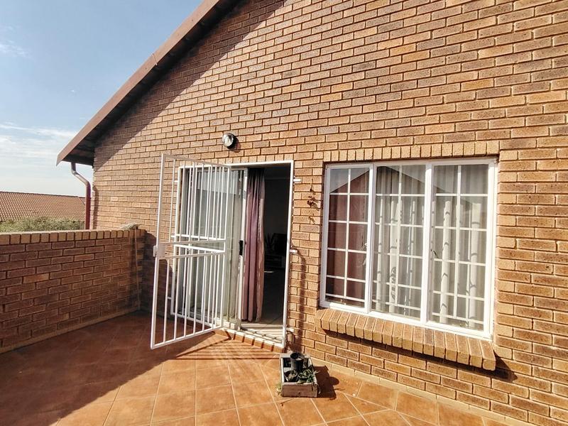 2 Bedroom Property for Sale in The Reeds Gauteng