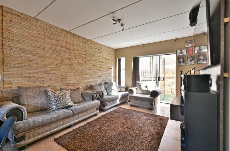 3 Bedroom Property for Sale in Wilgeheuwel Gauteng