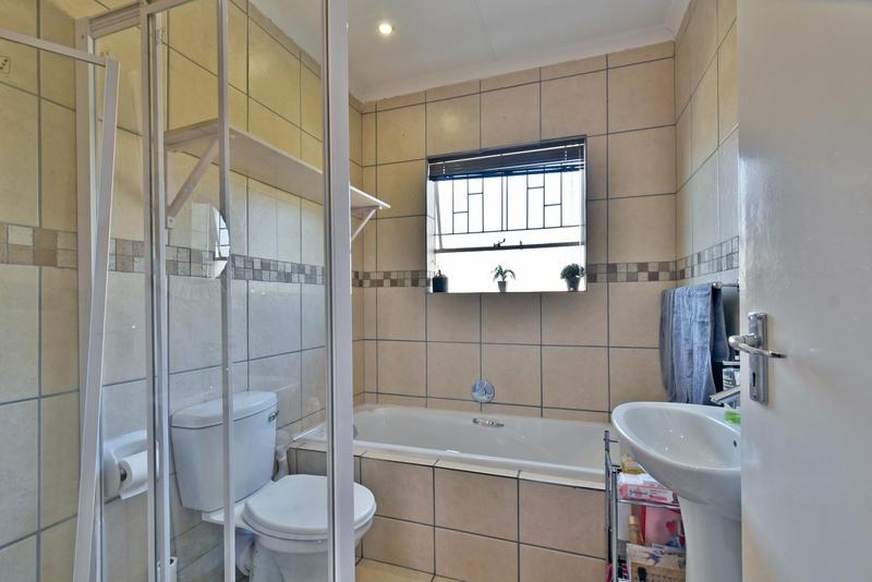 3 Bedroom Property for Sale in Wilgeheuwel Gauteng