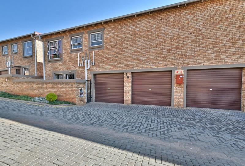 3 Bedroom Property for Sale in Wilgeheuwel Gauteng