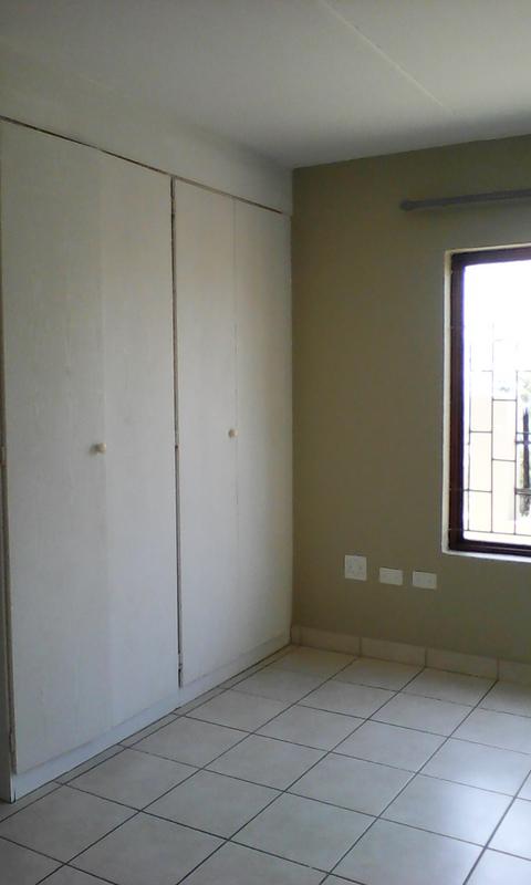 To Let 3 Bedroom Property for Rent in Constantia Kloof Gauteng