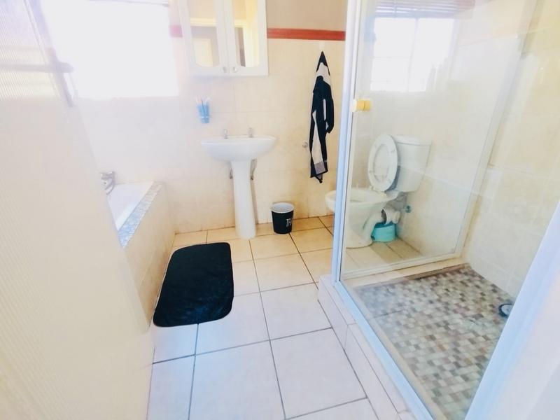 2 Bedroom Property for Sale in Annlin Gauteng