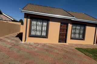 2 Bedroom Property for Sale in Rosslyn Gauteng