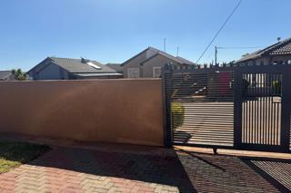 2 Bedroom Property for Sale in Rosslyn Gauteng