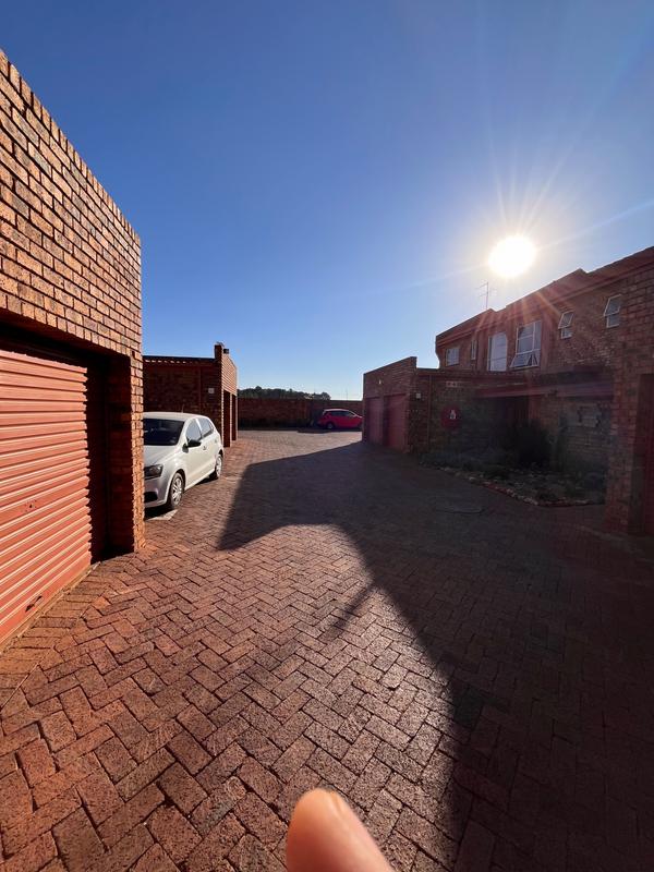 2 Bedroom Property for Sale in Dorandia Gauteng