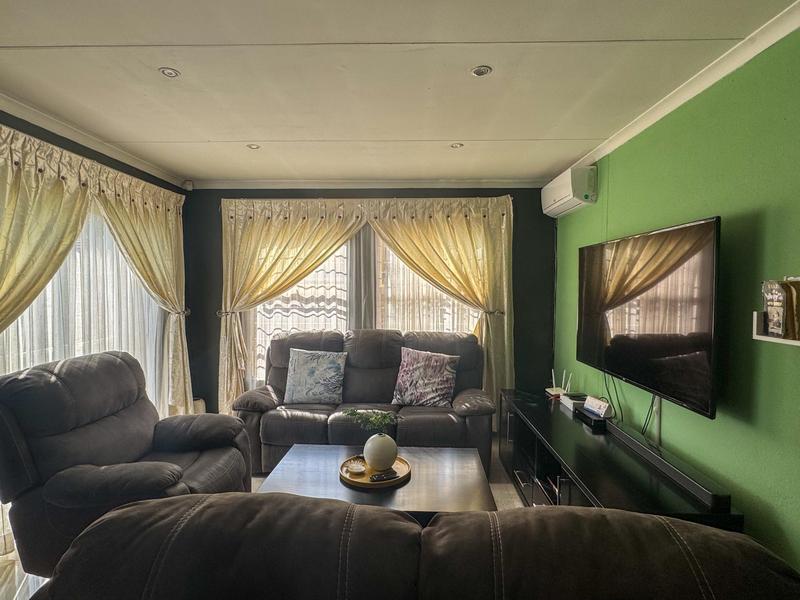To Let 3 Bedroom Property for Rent in Alveda Park Gauteng