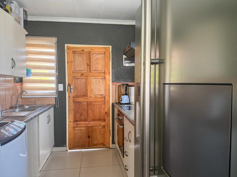 To Let 3 Bedroom Property for Rent in Alveda Park Gauteng