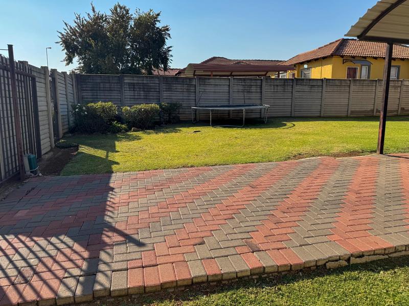 To Let 3 Bedroom Property for Rent in Alveda Park Gauteng